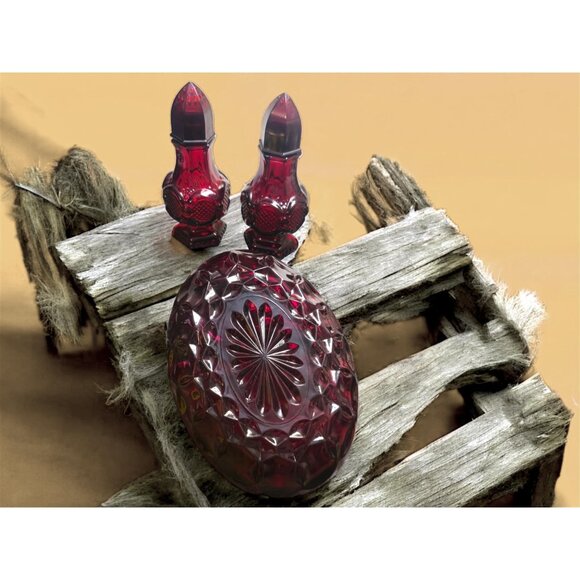 Beautiful Vintage Anchor Hocking Salt Pepper and 2 sided bon bon dish - Picture 2 of 10